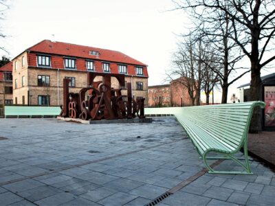 Bænk, Dan Turells Plads 8