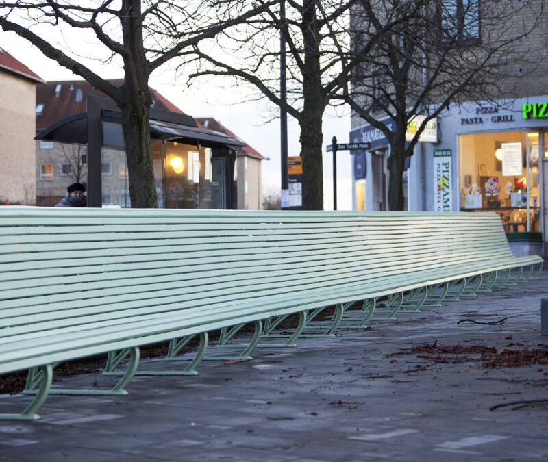 Bænk, Dan Turells Plads 4