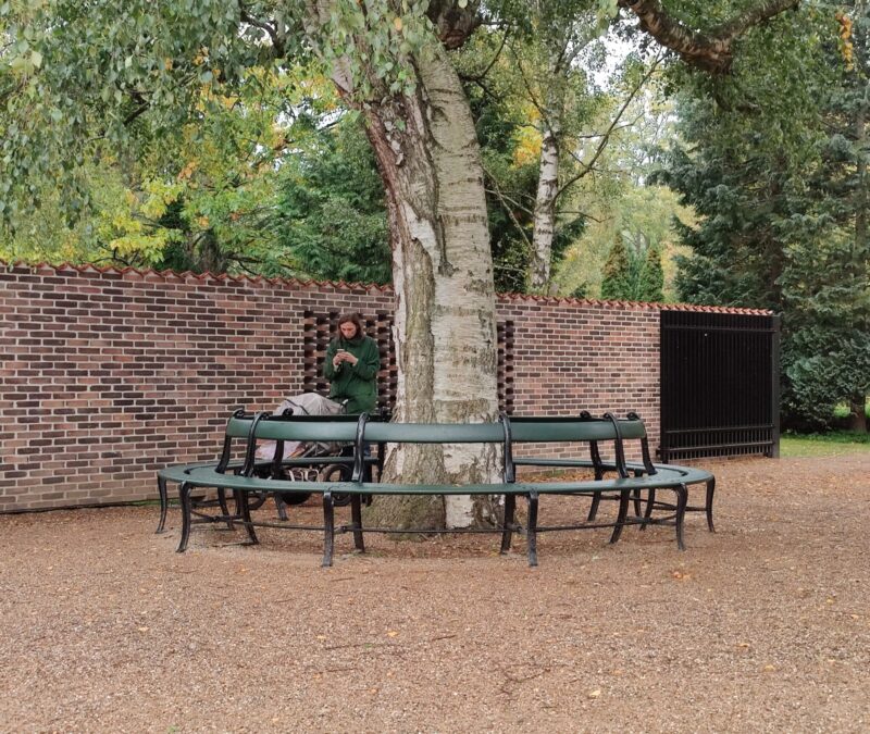 Copenhagen Round Bench