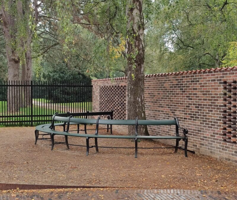 Copenhagen Round Bench