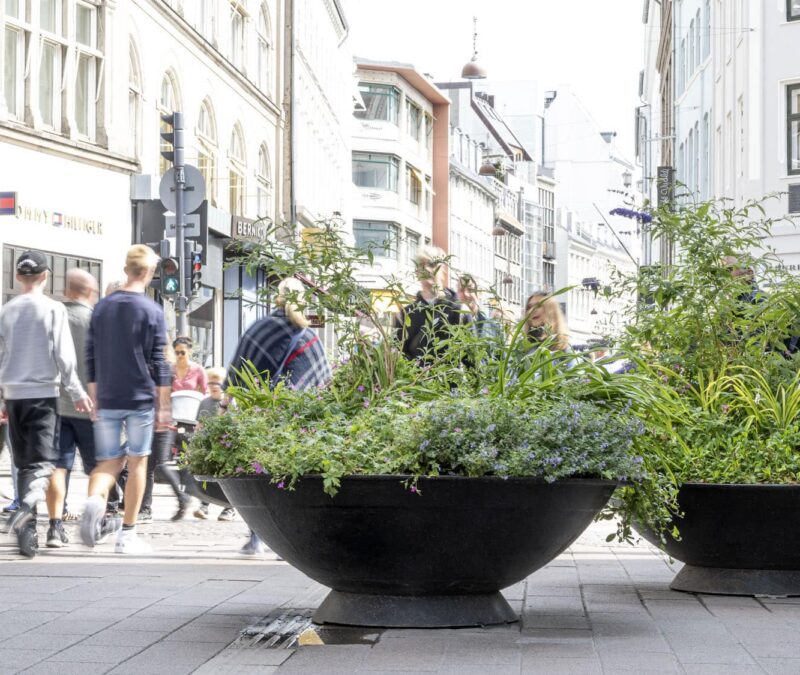Udendørs blomsterkumme