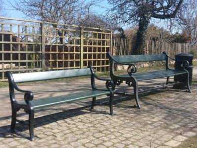 Bænke i en park