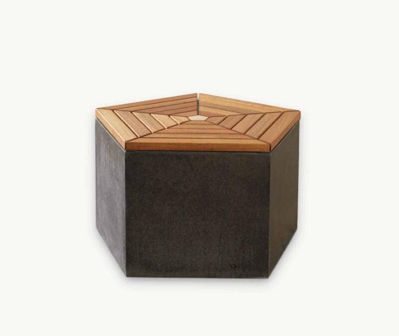 Moderner fünfeckiger Hocker mit Holz- und Betondesign
