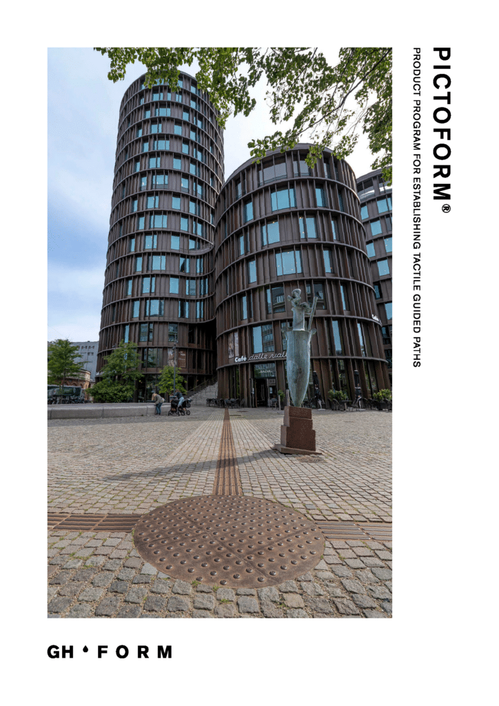 Taktile ledelinjer og opmærksomhedsfelt foran Axel Towers i København.
